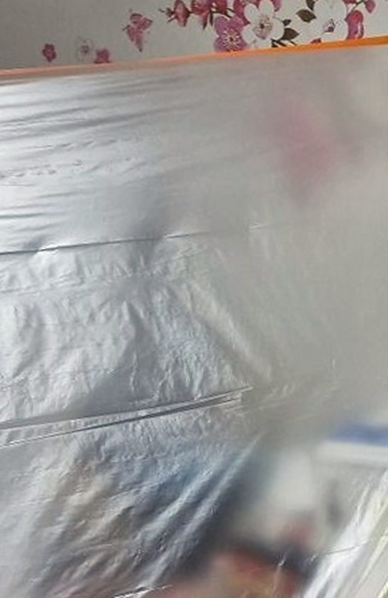 야탑동 누수탐지 — 실내 작업 전 가구와 살림살이를 비닐로 덮어 보양한 모습
